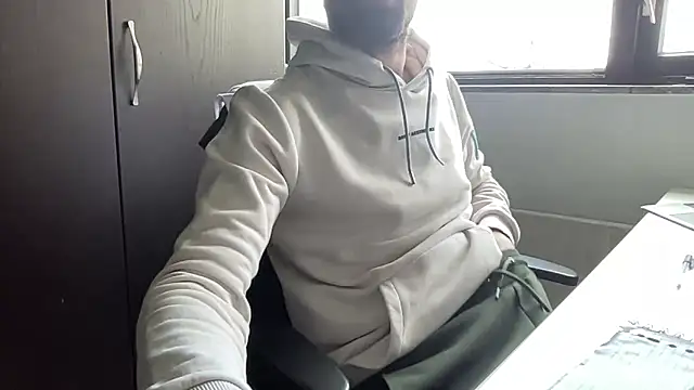 Snapshot of bullyboyy chatting on 03/14/25, 11:23 bullyboyy online show from 03/14/25, 11:23