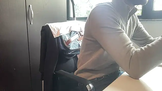 Snapshot of bullyboyy chatting on 09/22/25, 07:21 bullyboyy online show from 09/22/25, 07:21