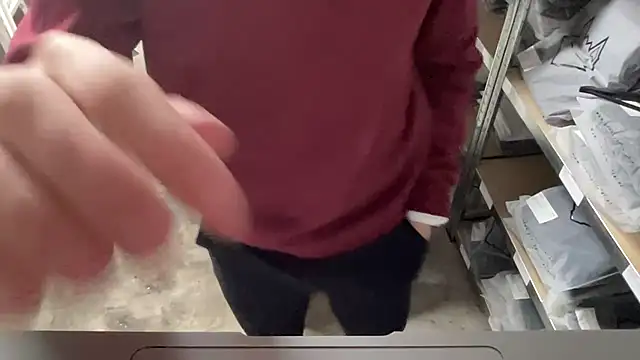 Snapshot of bullyboyy chatting on 11/11/25, 07:47 bullyboyy online show from 11/11/25, 07:47