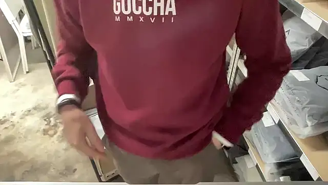 Snapshot of bullyboyy chatting on 11/25/25, 07:36 bullyboyy online show from 11/25/25, 07:36