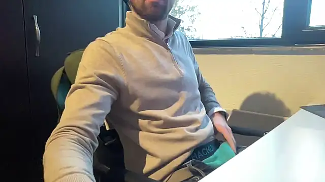 Snapshot of bullyboyy chatting on 12/04/25, 03:10 bullyboyy online show from 12/04/25, 03:10