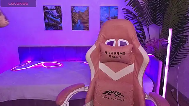 Maya Light online show from 10/18/25, 08:04