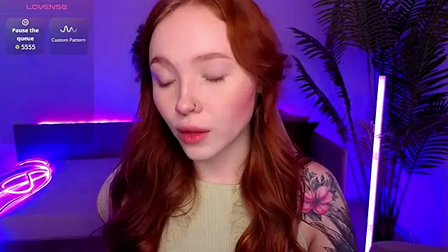 Maya Light online show from 01/06/26, 01:42