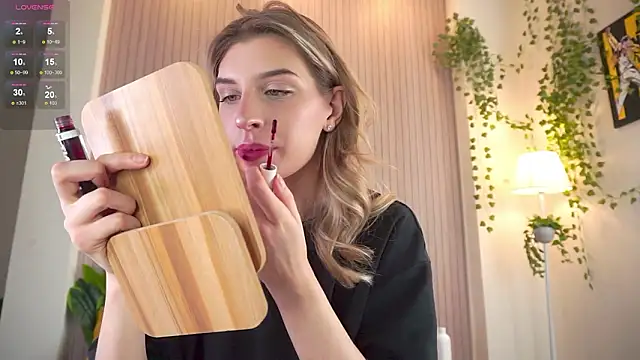 Snapshot of heartseduction chatting on 02/22/26, 08:35 heartseduction online show from 02/22/26, 08:35