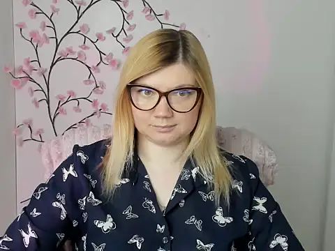 Snapshot of Lola_moree chatting on 05/18/26, 11:38 Lola moree online show from 05/18/26, 11:38