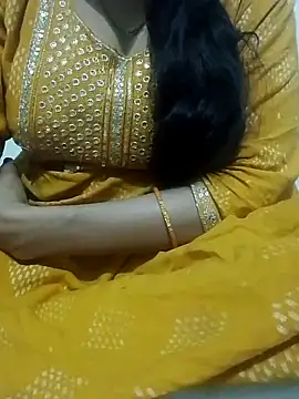 Snapshot of saaniya chatting on 10/17/25, 10:34 saaniya online show from 10/17/25, 10:34