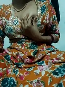 Snapshot of saaniya chatting on 11/07/25, 07:47 saaniya online show from 11/07/25, 07:47