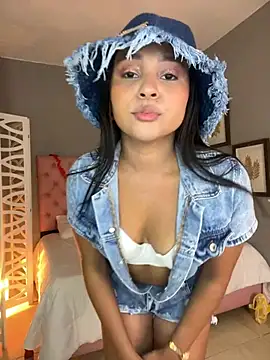 Snapshot of ashanty_queen chatting on 03/02/25, 12:43 ashanty queen online show from 03/02/25, 12:43