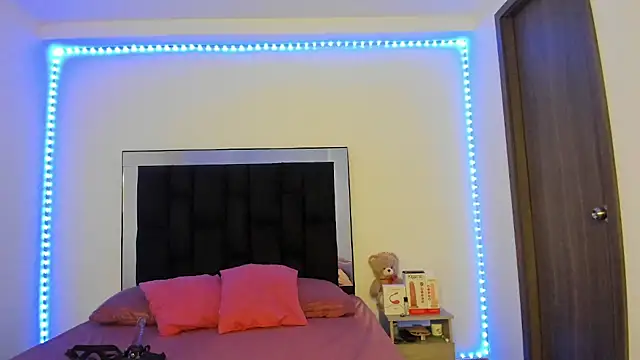 victoriacolin online show from 03/04/25, 08:16