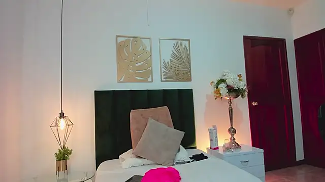 Snapshot of RebecaSanderss chatting on 03/03/25, 11:33 RebecaSanderss online show from 03/03/25, 11:33