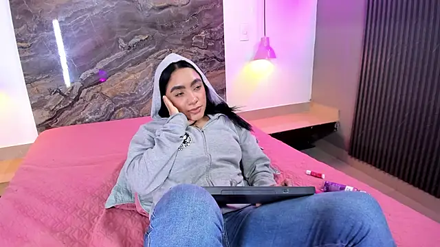 Estefy gomez09 online show from 03/21/25, 09:45