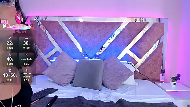 AliDiaz  online show from 10/17/25, 07:38