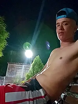 Snapshot of arevalo1124 chatting on 03/13/25, 05:11 arevalo1124 online show from 03/13/25, 05:11