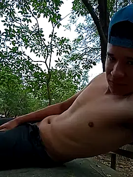 Snapshot of arevalo1124 chatting on 03/21/25, 06:16 arevalo1124 online show from 03/21/25, 06:16