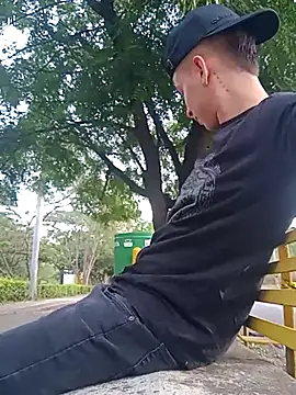 Snapshot of arevalo1124 chatting on 09/20/25, 09:38 arevalo1124 online show from 09/20/25, 09:38