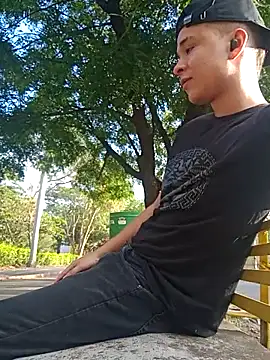 Snapshot of arevalo1124 chatting on 09/23/25, 09:40 arevalo1124 online show from 09/23/25, 09:40