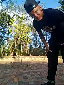 Snapshot of arevalo1124 chatting on 10/03/25, 09:45 arevalo1124 online show from 10/03/25, 09:45