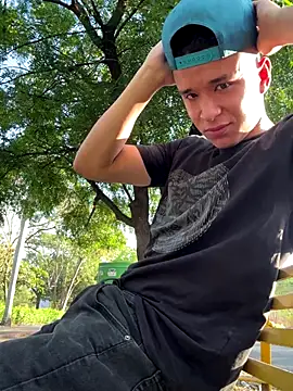 Snapshot of arevalo1124 chatting on 10/08/25, 09:34 arevalo1124 online show from 10/08/25, 09:34