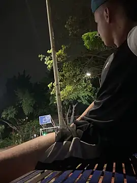 Snapshot of arevalo1124 chatting on 10/16/25, 05:30 arevalo1124 online show from 10/16/25, 05:30