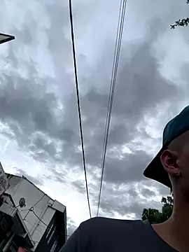 Snapshot of arevalo1124 chatting on 10/23/25, 09:35 arevalo1124 online show from 10/23/25, 09:35