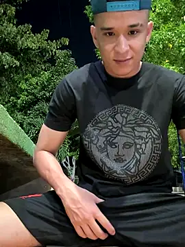 Snapshot of arevalo1124 chatting on 11/08/25, 04:56 arevalo1124 online show from 11/08/25, 04:56