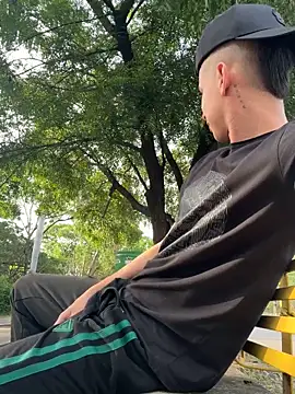 Snapshot of arevalo1124 chatting on 11/12/25, 12:05 arevalo1124 online show from 11/12/25, 12:05