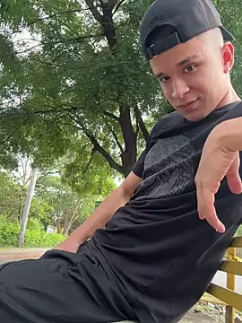 Snapshot of arevalo1124 chatting on 11/13/25, 09:03 arevalo1124 online show from 11/13/25, 09:03