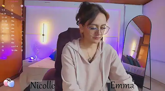 Snapshot of _Emma11 chatting on 03/11/25, 10:31 Emma11 online show from 03/11/25, 10:31