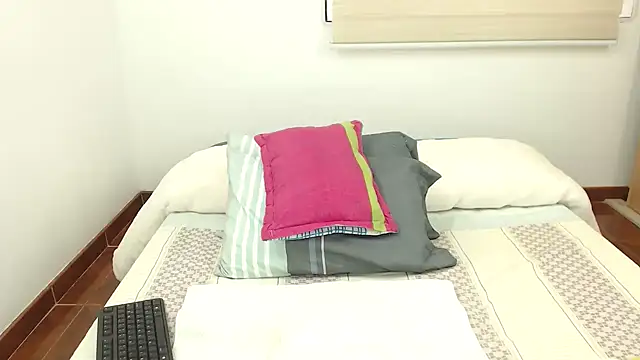 picaes8 online show from 11/19/25, 12:05