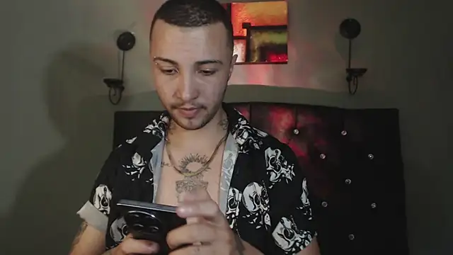 Snapshot of FemToMale chatting on 01/28/25, 02:43 FemToMale online show from 01/28/25, 02:43