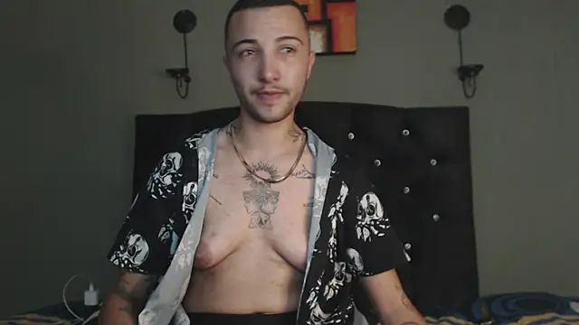 Snapshot of FemToMale chatting on 01/28/25, 05:54 FemToMale online show from 01/28/25, 05:54