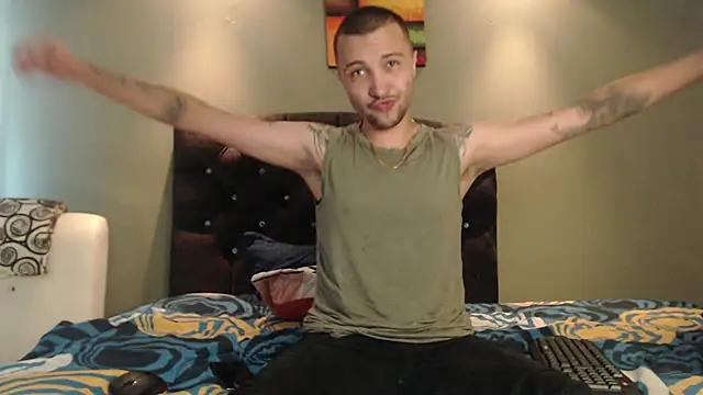 Snapshot of FemToMale chatting on 03/07/25, 08:33 FemToMale online show from 03/07/25, 08:33