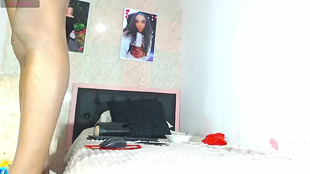 Snapshot of k_stormi_ chatting on 11/20/25, 01:17 k stormi online show from 11/20/25, 01:17