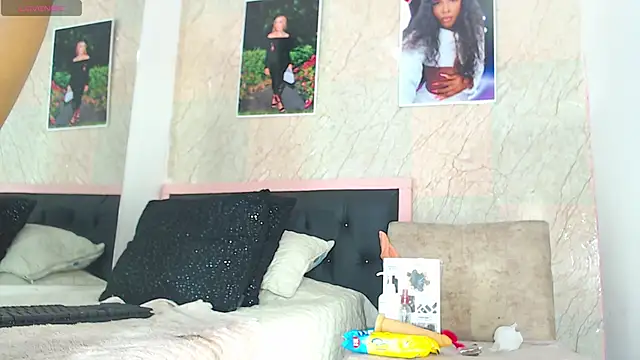 Snapshot of k_stormi_ chatting on 11/23/25, 01:16 k stormi online show from 11/23/25, 01:16