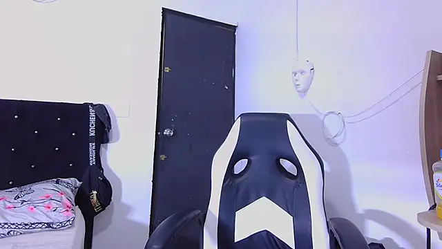 Snapshot of hot_man05 chatting on 11/07/25, 11:27 hot man05 online show from 11/07/25, 11:27