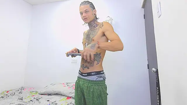 hot man05 online show from 02/12/26, 11:11