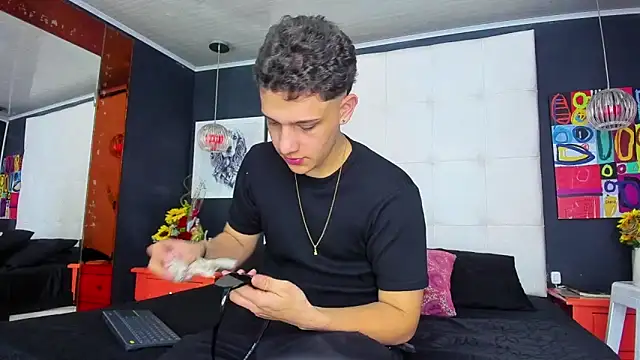 Snapshot of Thomas_May4rs chatting on 03/12/25, 04:30 Thomas May4rs online show from 03/12/25, 04:30