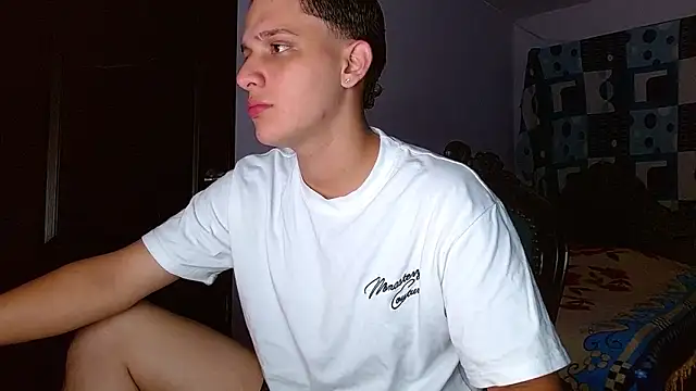 Snapshot of Thomas_May4rs chatting on 11/06/25, 08:04 Thomas May4rs online show from 11/06/25, 08:04