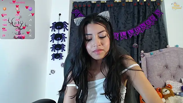 Snapshot of ellajonz chatting on 10/24/25, 01:13 ellajonz online show from 10/24/25, 01:13