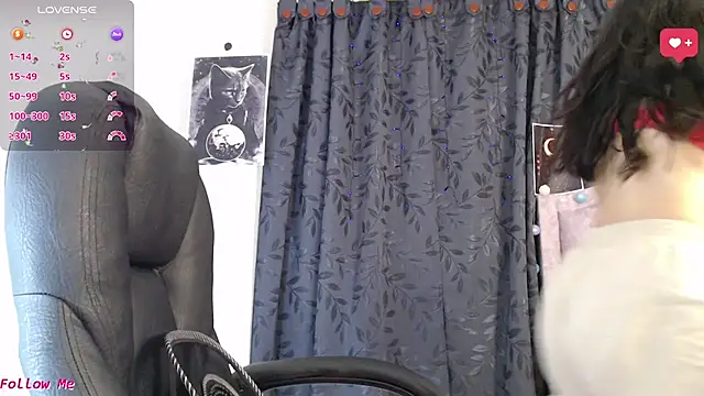 Snapshot of ellajonz chatting on 11/16/25, 12:05 ellajonz online show from 11/16/25, 12:05