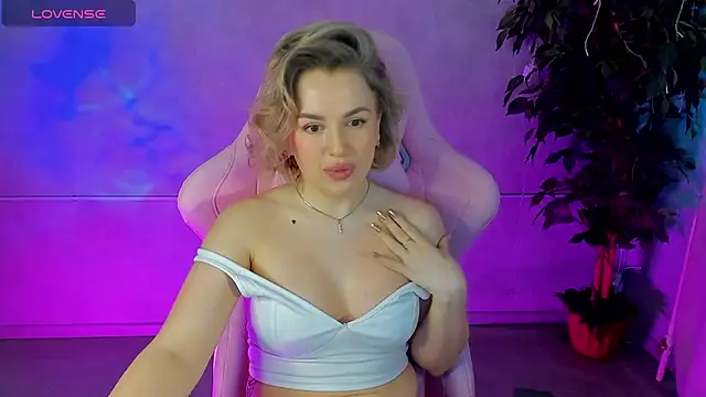 Snapshot of Nikki_Kai chatting on 03/11/25, 07:15 Nikki Kai online show from 03/11/25, 07:15