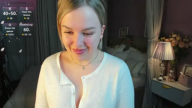 Snapshot of Nikki_Kai chatting on 11/17/25, 12:27 Nikki Kai online show from 11/17/25, 12:27