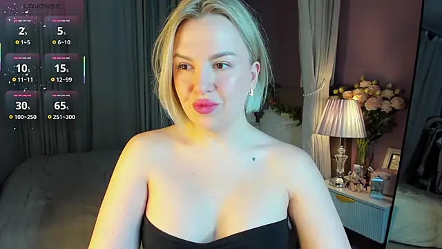 Snapshot of Nikki_Kai chatting on 11/28/25, 01:08 Nikki Kai online show from 11/28/25, 01:08