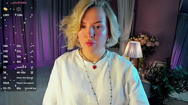 Snapshot of Nikki_Kai chatting on 12/15/25, 12:59 Nikki Kai online show from 12/15/25, 12:59