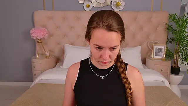 Snapshot of JaniceCollins chatting on 10/17/25, 02:15 JaniceCollins online show from 10/17/25, 02:15