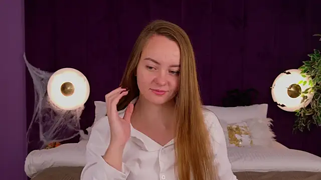 Snapshot of JaniceCollins chatting on 11/03/25, 02:57 JaniceCollins online show from 11/03/25, 02:57