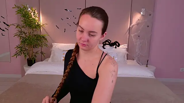 Snapshot of JaniceCollins chatting on 11/04/25, 02:43 JaniceCollins online show from 11/04/25, 02:43