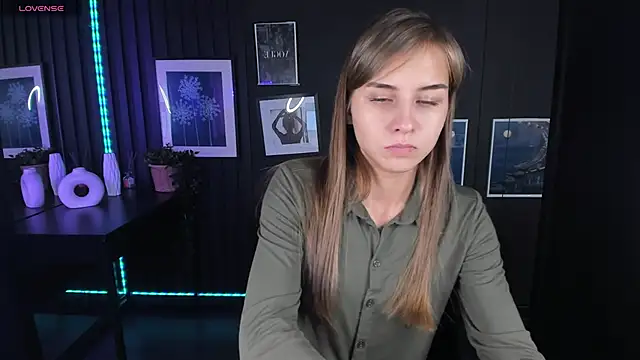 CharmBianca online show from 02/08/25, 07:27