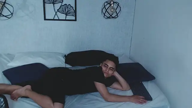 Liiamthompson online show from 03/06/25, 10:30