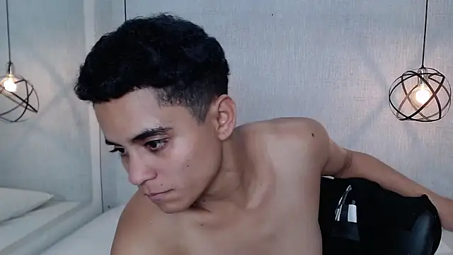 Liiamthompson online show from 03/18/25, 09:32